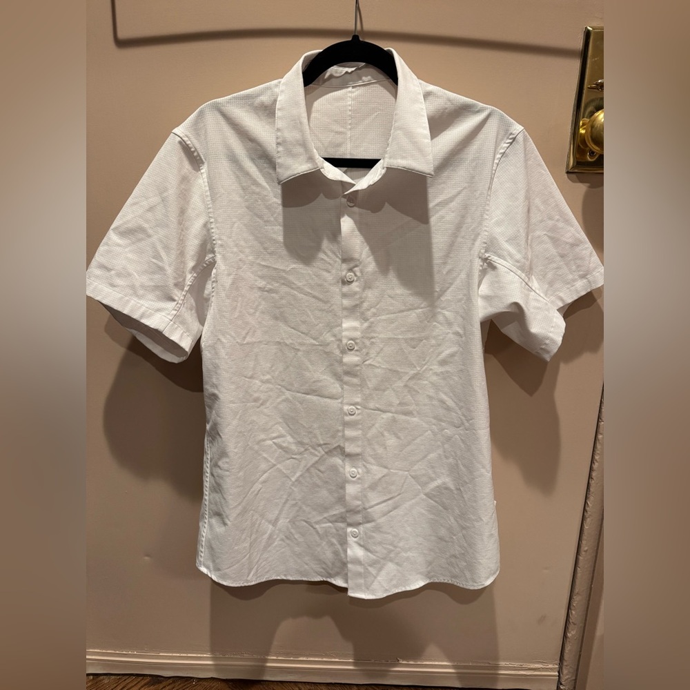 Lululemon short sleeve button up shirt size M